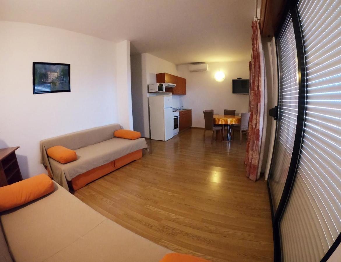 Apartments Adriatic 3 Selce Buitenkant foto