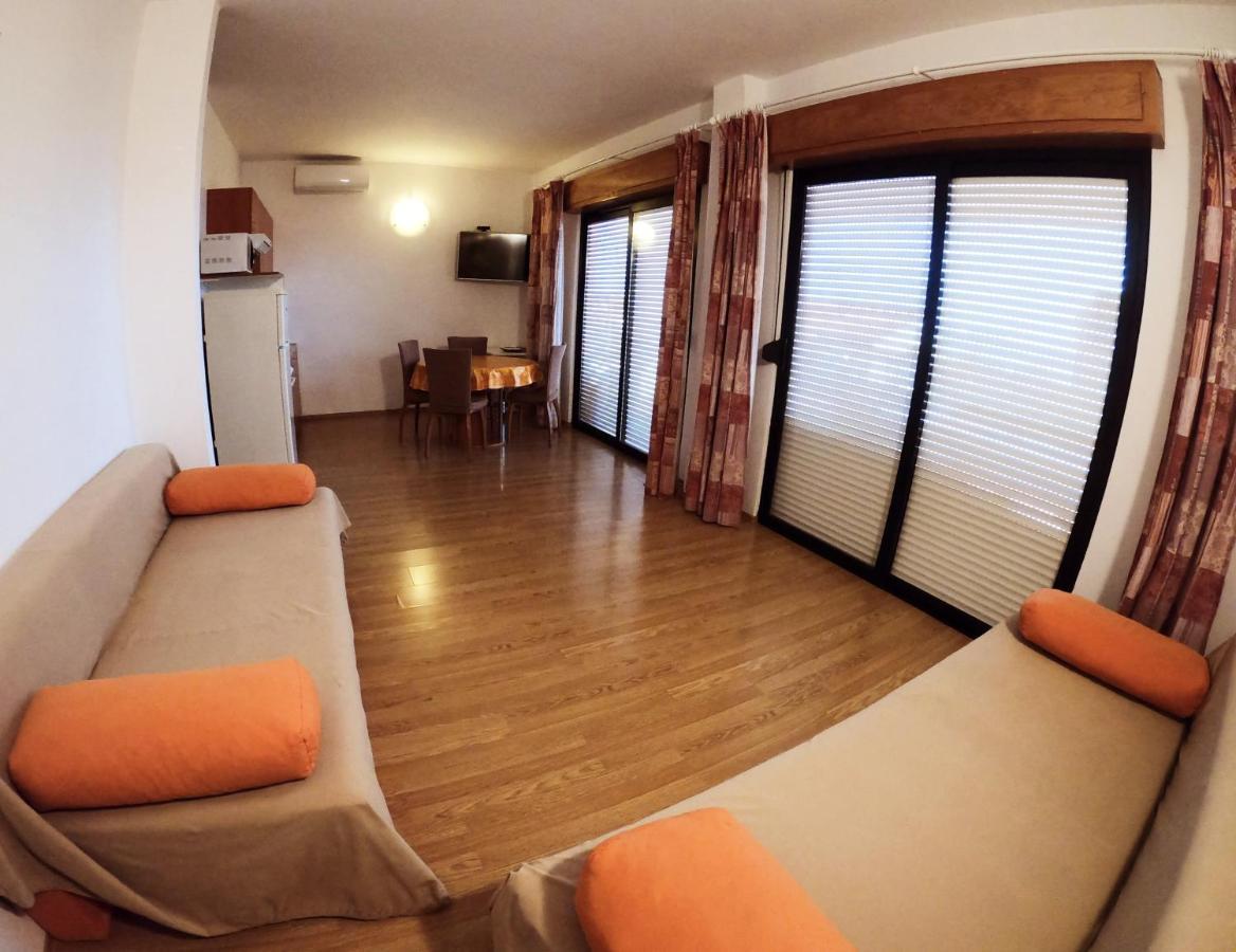 Apartments Adriatic 3 Selce Buitenkant foto